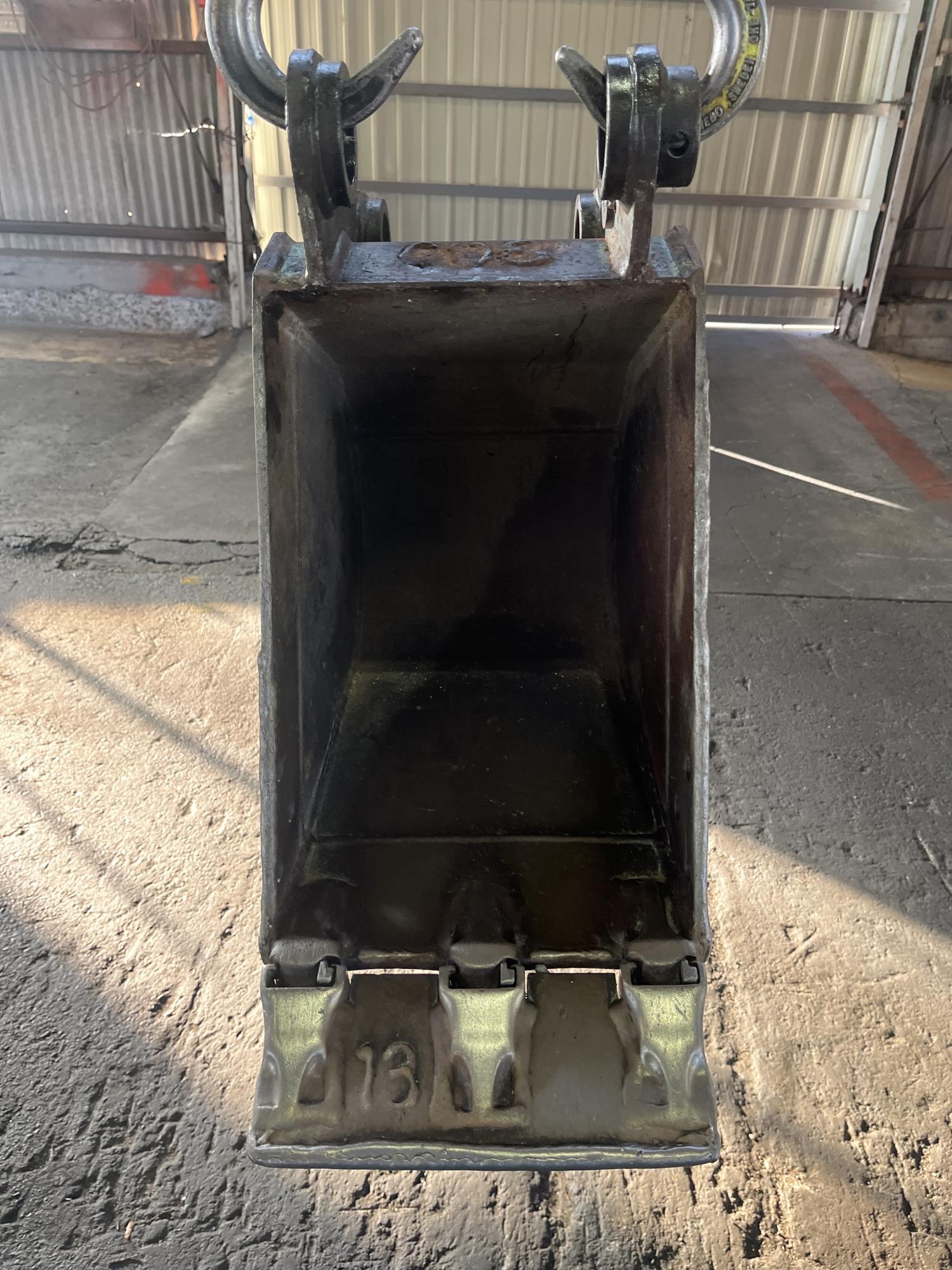 タグチ認定中古 狭幅バケット　1.2～2.5ton　300幅