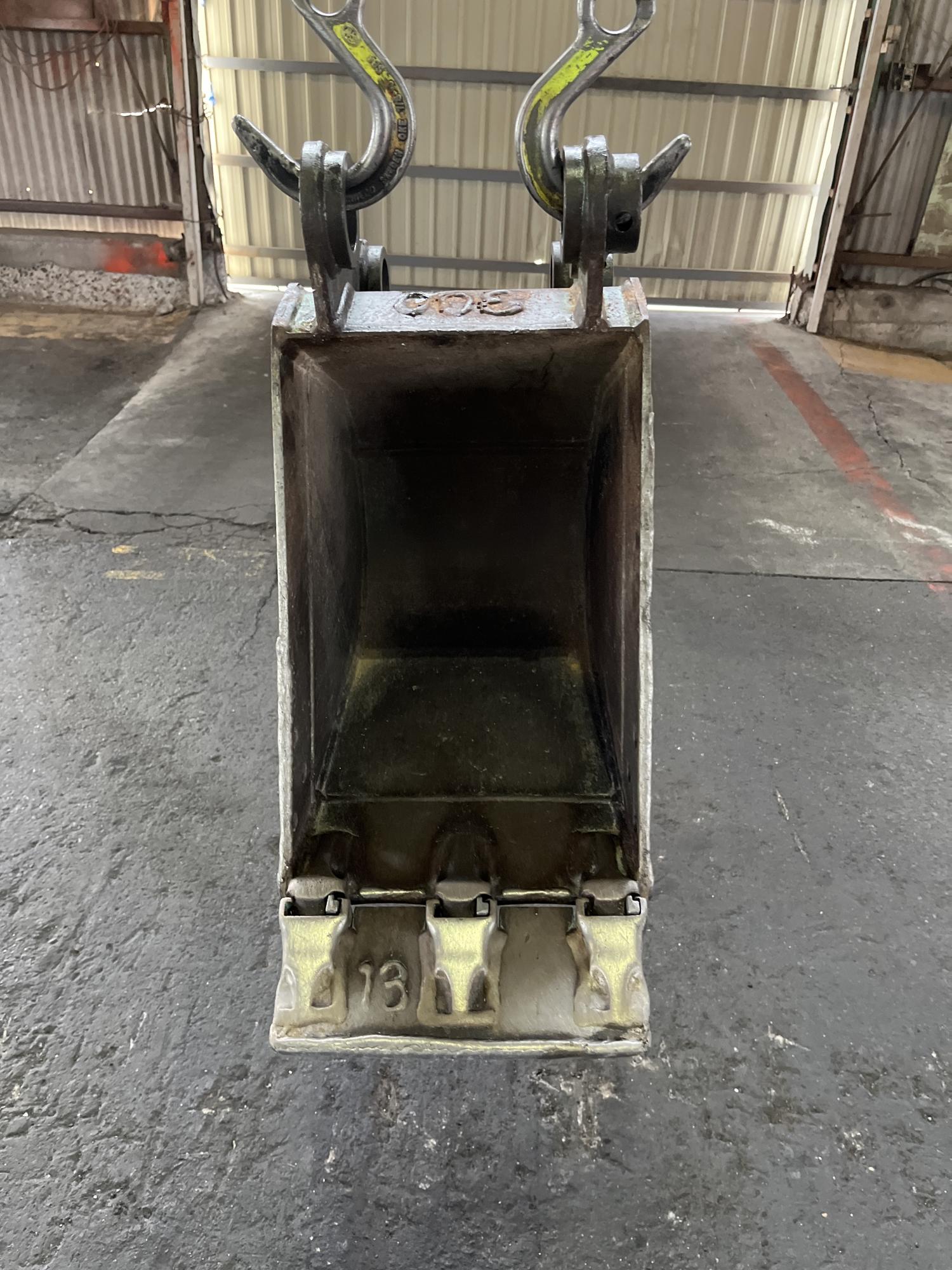 タグチ認定中古 狭幅バケット　1.2～2.5ton　300幅