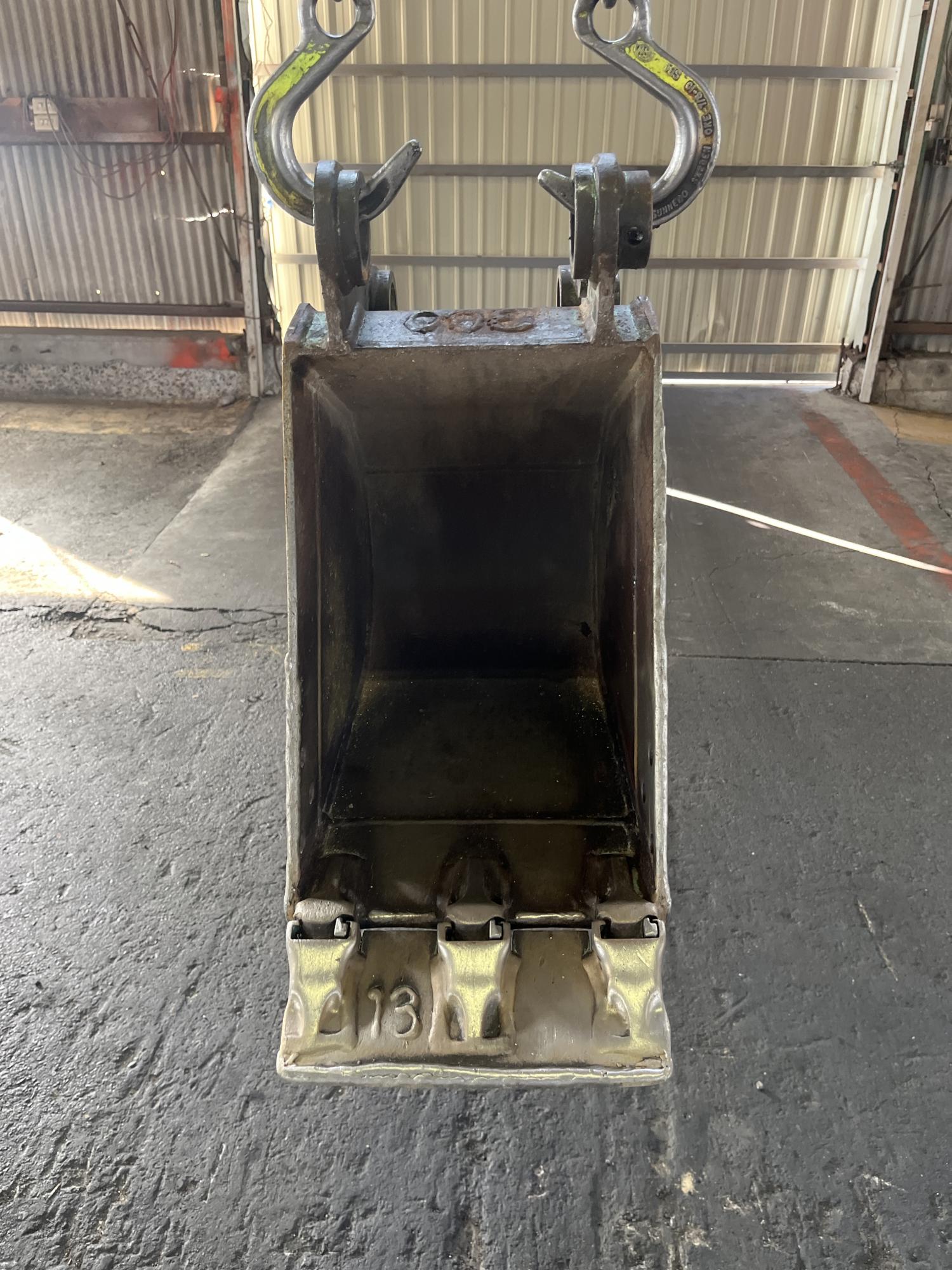 タグチ認定中古 狭幅バケット　1.2～2.5ton　300幅