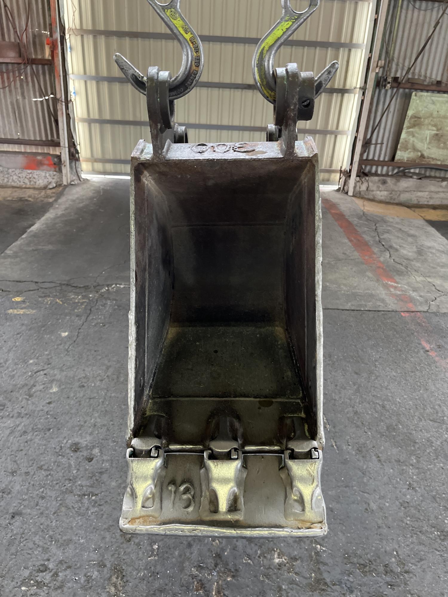 タグチ認定中古 狭幅バケット　1.2～2.5ton　300幅