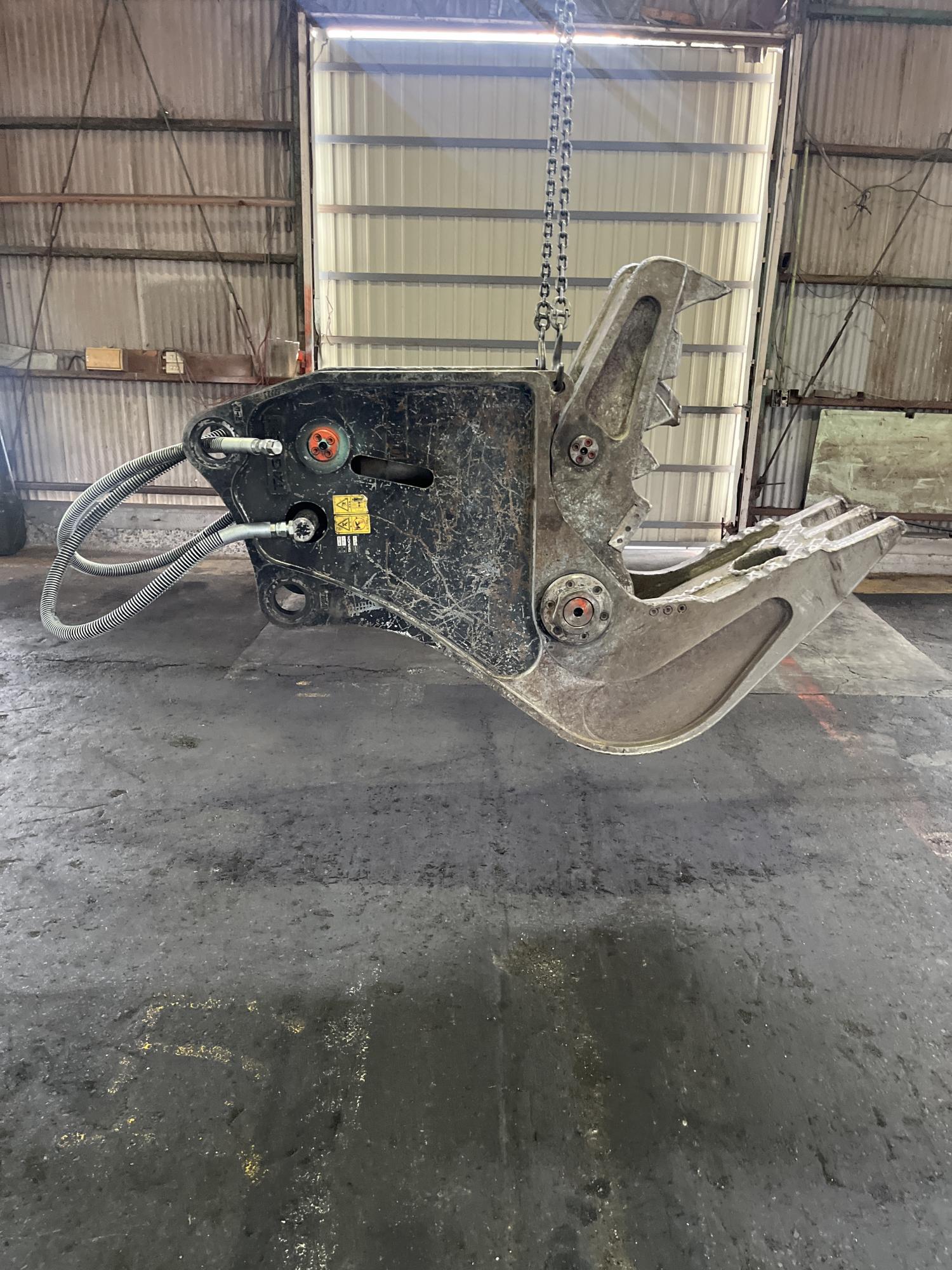 タグチ認定中古 コンクリート小割圧砕機　MC小割機　10～14ton　MC-135B