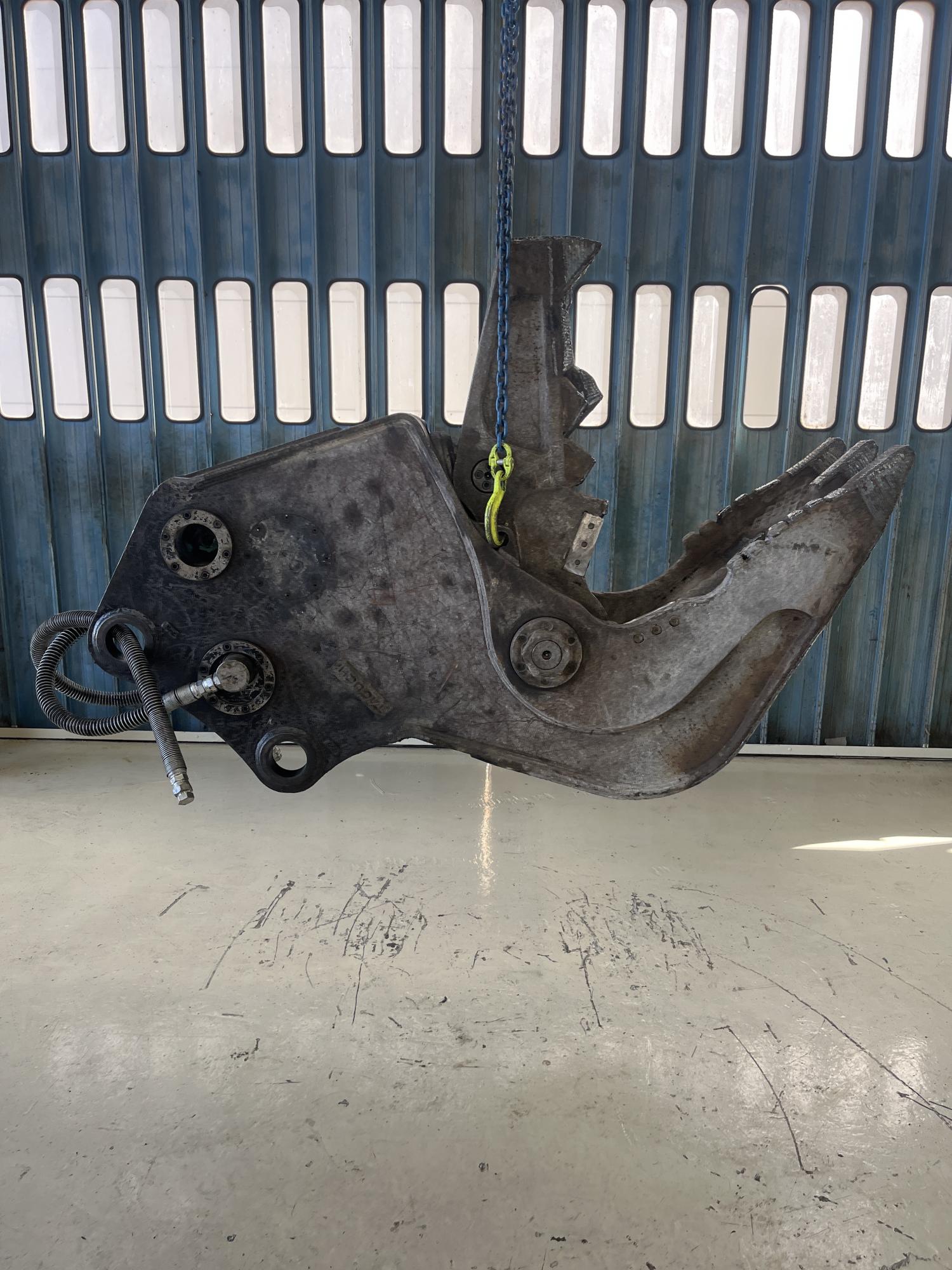 タグチ認定中古 コンクリート小割圧砕機　MC小割機　20～22ton　MC-201