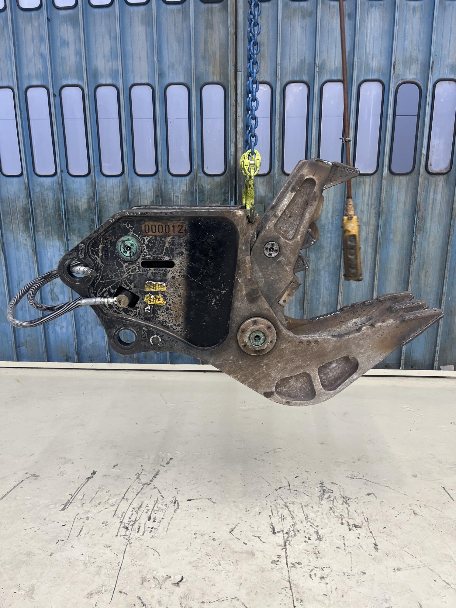 タグチ認定中古 コンクリート小割圧砕機　MC小割機　6～8ton　MC-75B